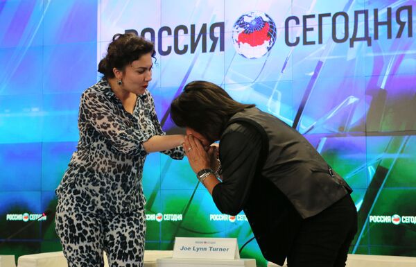 Пресс-конференция американского рок-музыканта Джо Линна Тернера Пресс-конференция американского рок-музыканта Джо Линна Тернера