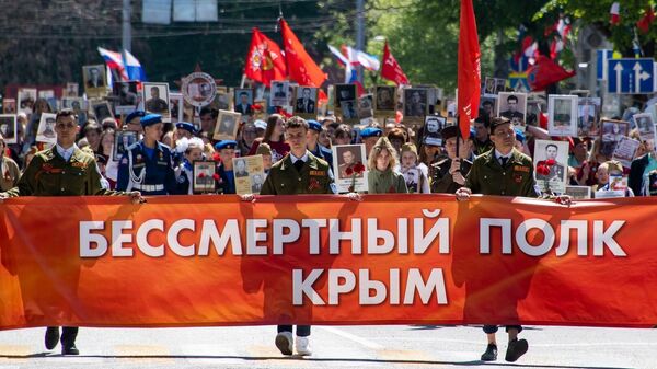 Более 40 тысяч человек прошли в Бессмертном полку в Симферополе