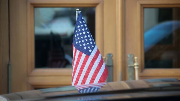Флаг США на автомобиле помощника госсекретаря США 