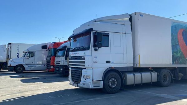 Автомобили стоящие в очереди на Крымский мост