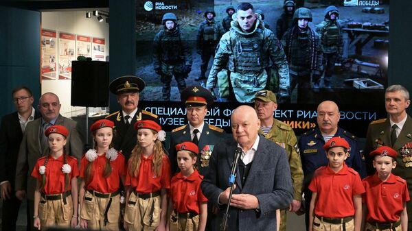 Генеральный директор медиагруппы Россия сегодня Дмитрий Киселев на церемонии открытия выставки фотопроекта РИА Новости Защитники в Музее Победы