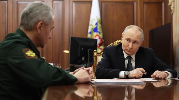Президент РФ В. Путин провел встречу с министром обороны РФ С. Шойгу