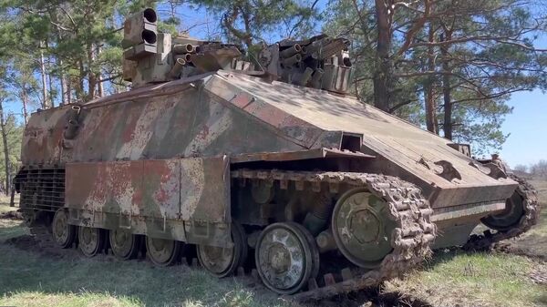 Российские военные показали бронемашину Азовец