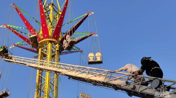 Тринадцать человек спасены с застрявшей карусели в Нальчике