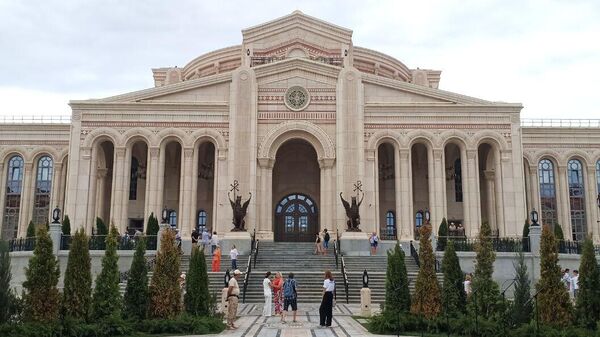 Торжественная церемония открытия Международной молодежной интерактивной экспедиционной школы Крымская кругосветка 2024 прошла на территории музейно-храмового комплекса Новый Херсонес