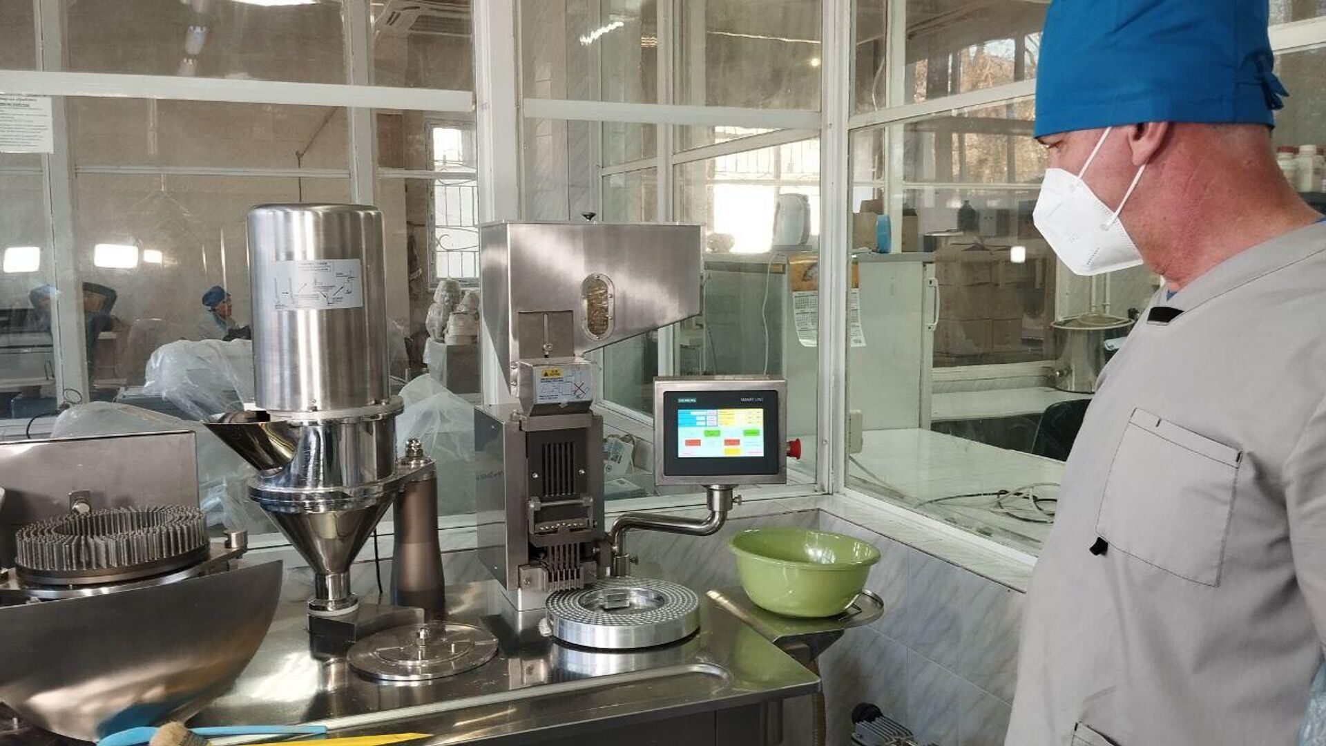 Косметику и продукты для здоровья производят из мидий в Керчи Косметику и продукты для здоровья производят из мидий в Керчи - РИА Новости, 1920, 24.12.2024